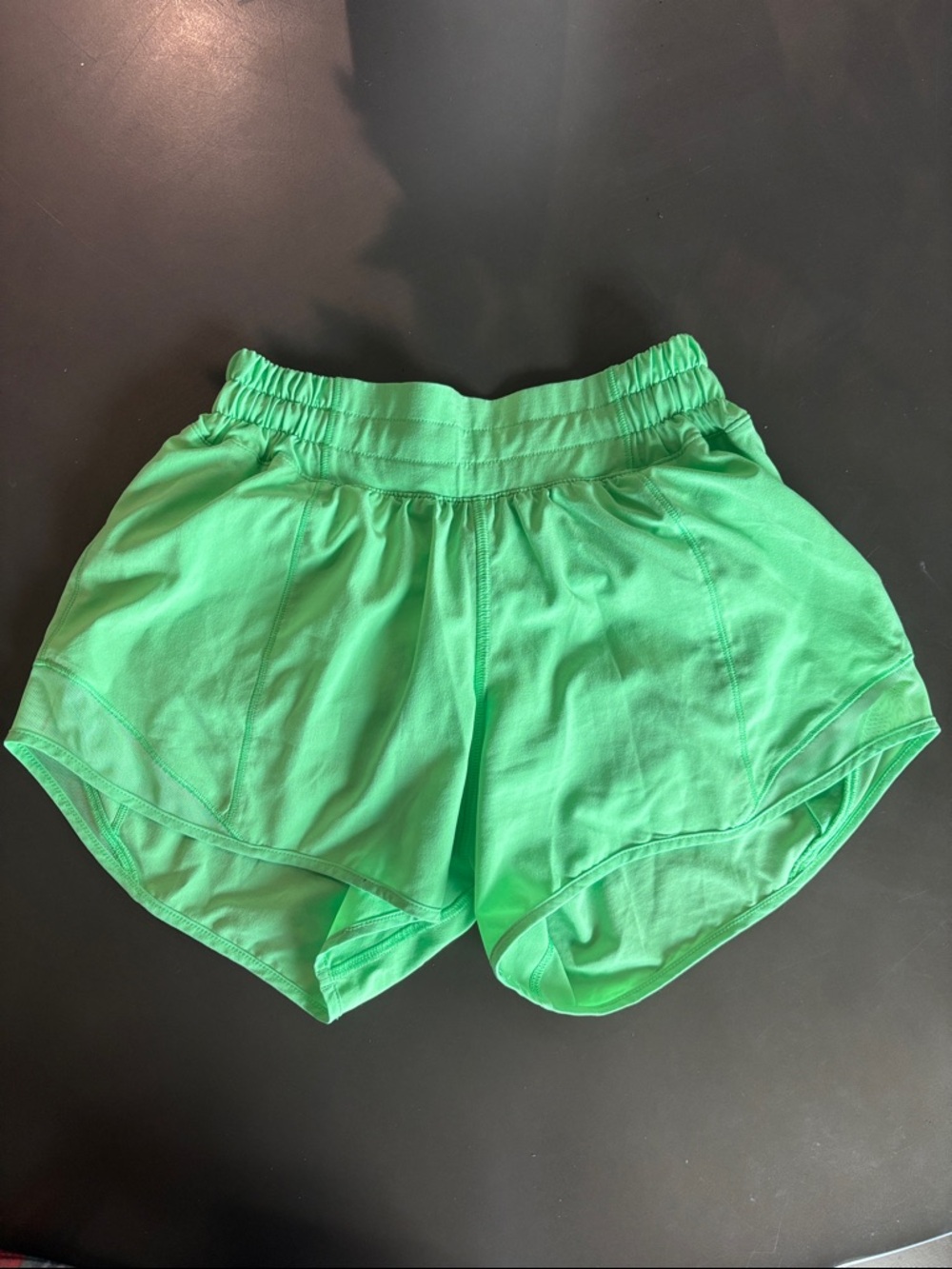SOLD Lululemon 2.5” hotty hot shorts